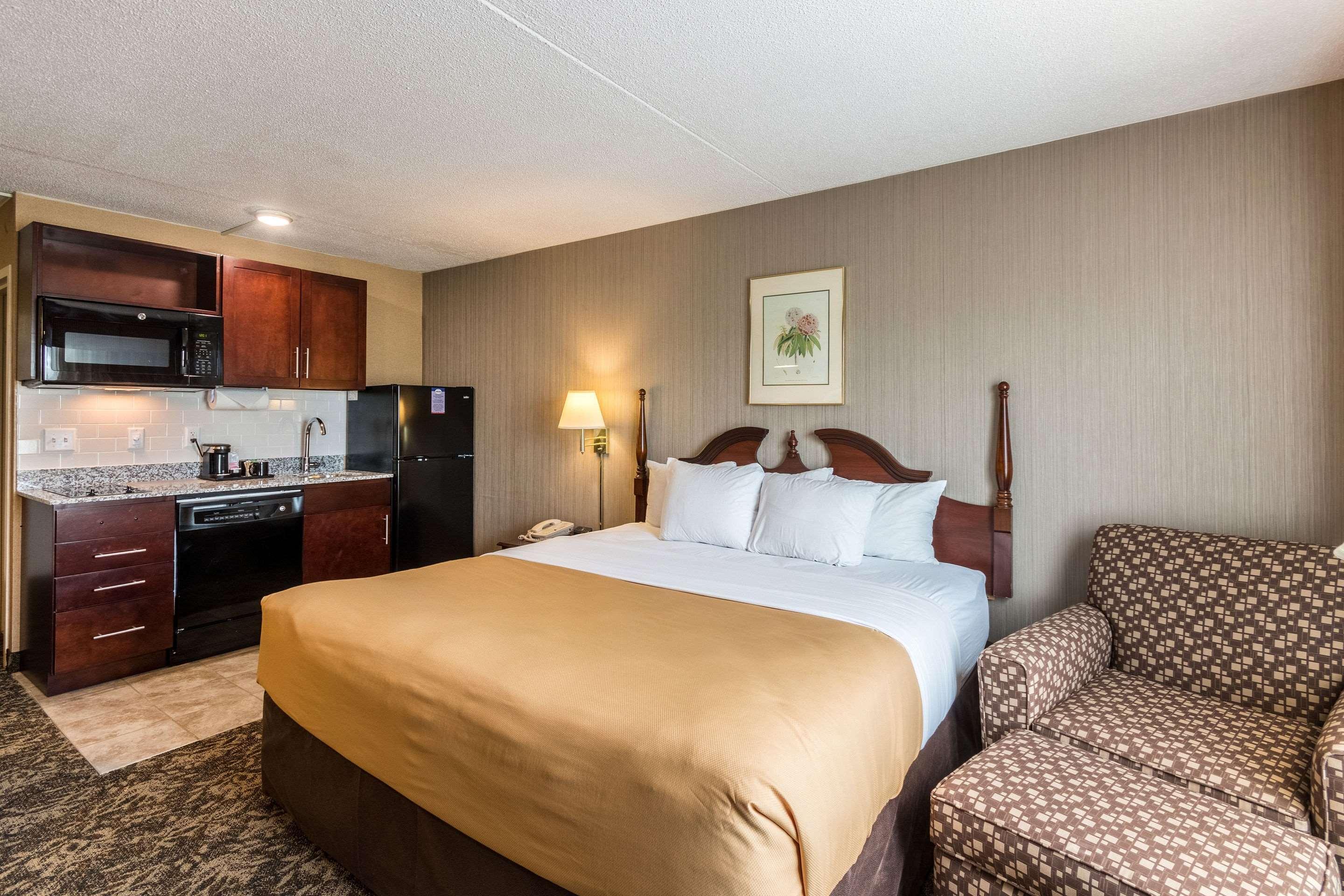 Suburban Extended Stay Hotel Fairmont Buitenkant foto