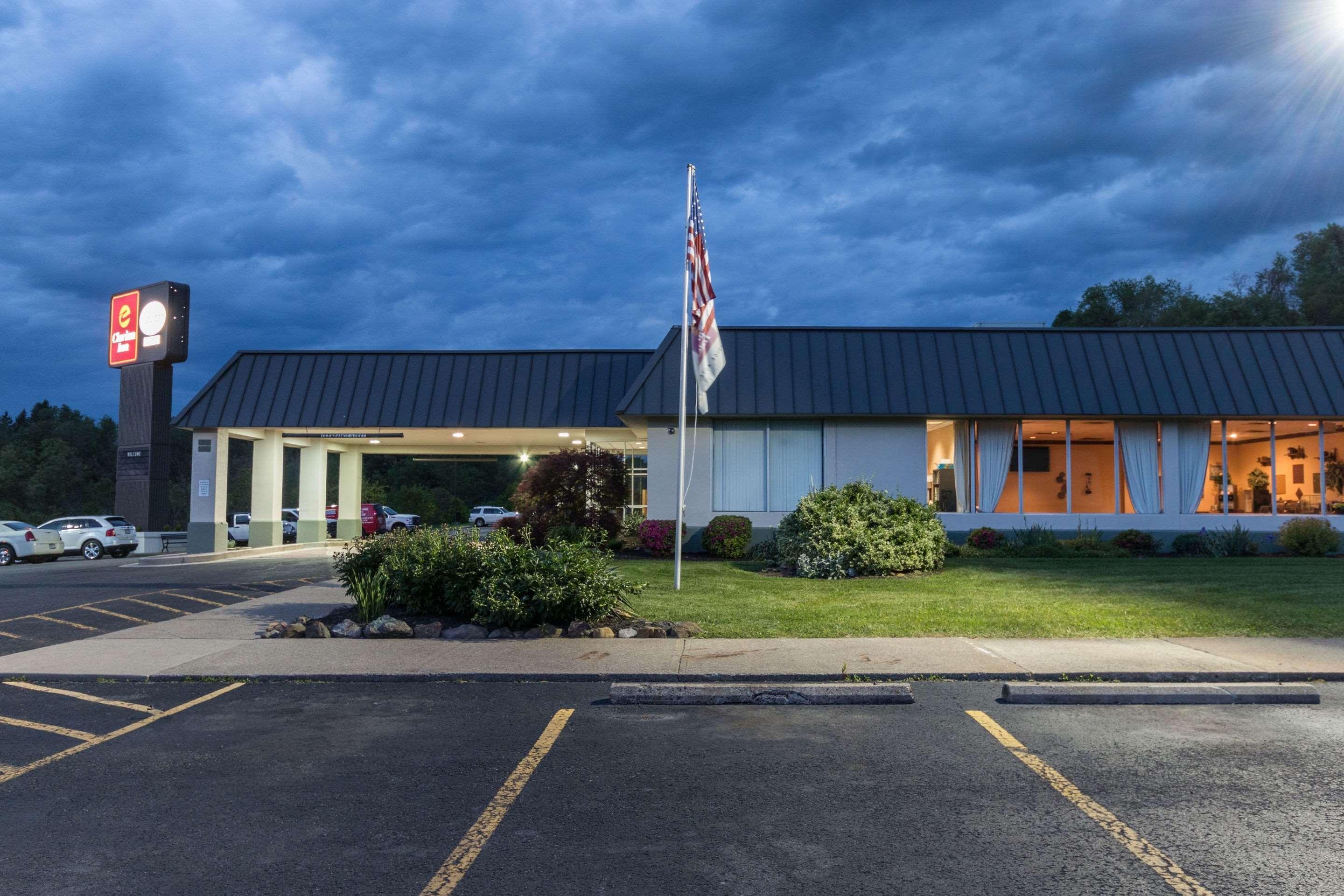 Suburban Extended Stay Hotel Fairmont Buitenkant foto