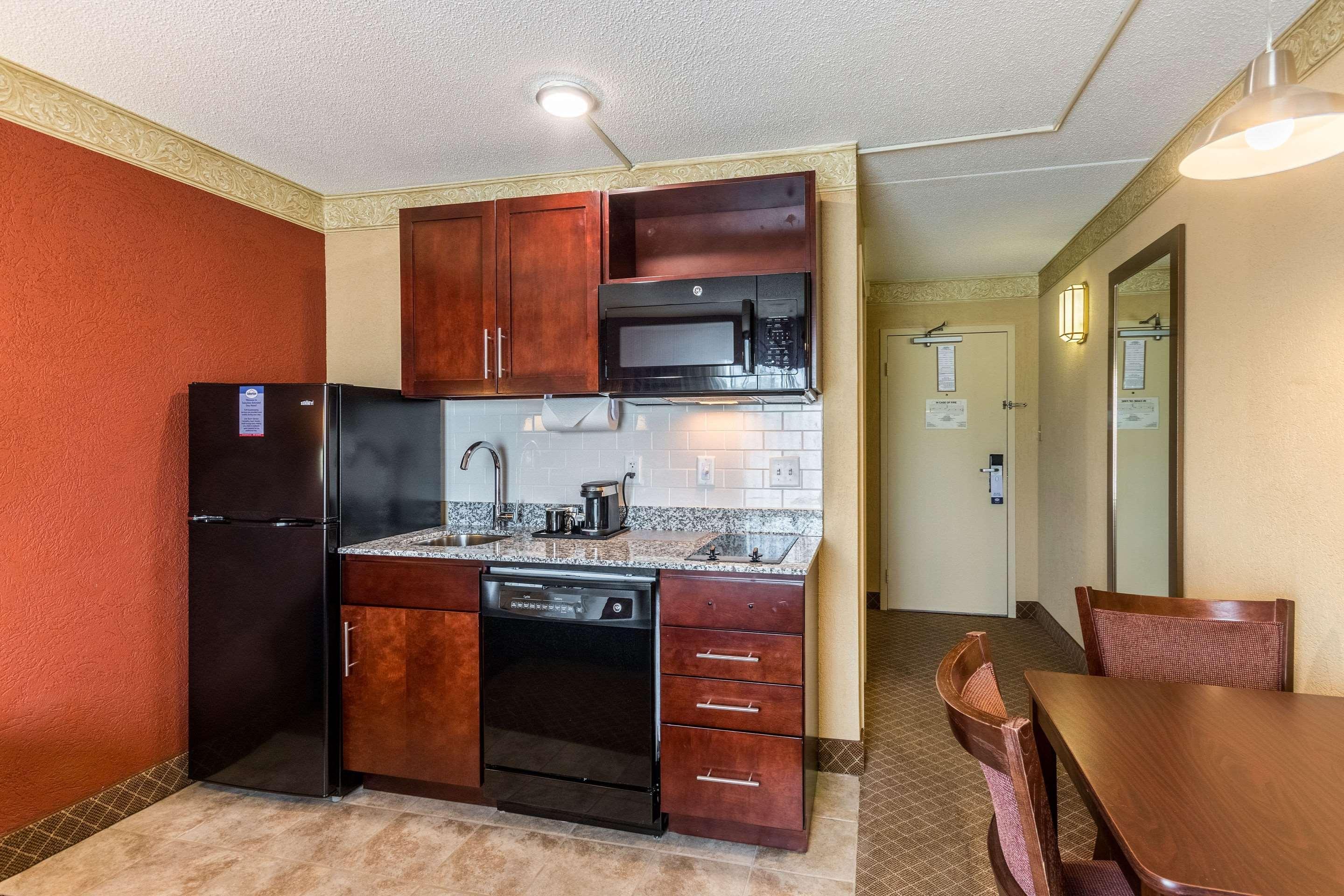 Suburban Extended Stay Hotel Fairmont Buitenkant foto