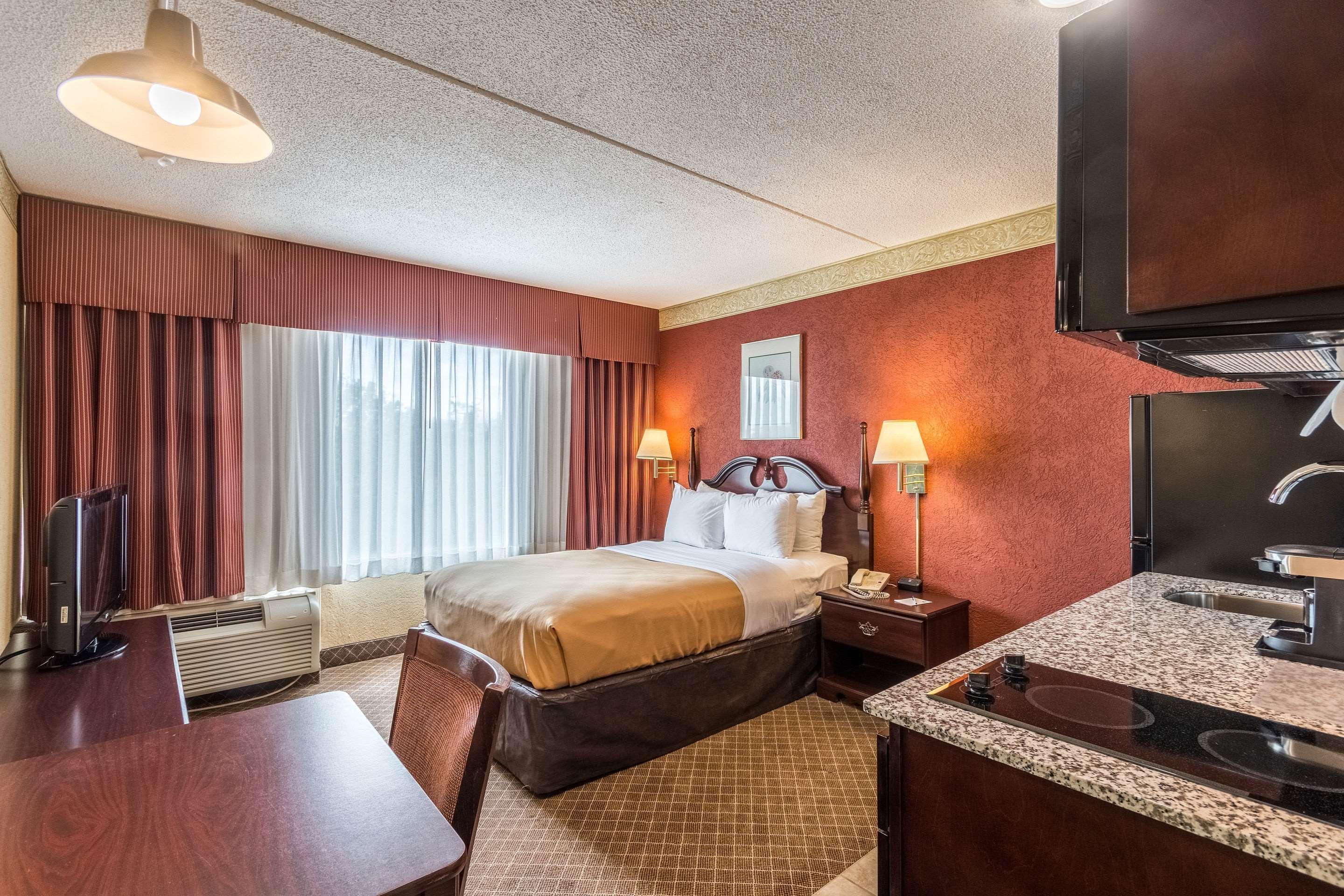 Suburban Extended Stay Hotel Fairmont Buitenkant foto