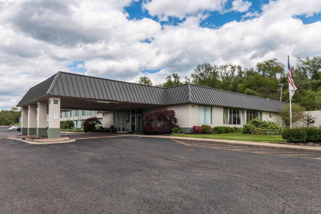 Suburban Extended Stay Hotel Fairmont Buitenkant foto